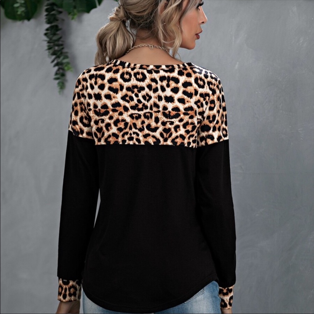 Leopard print v neck button color block top - Picture 3 of 4